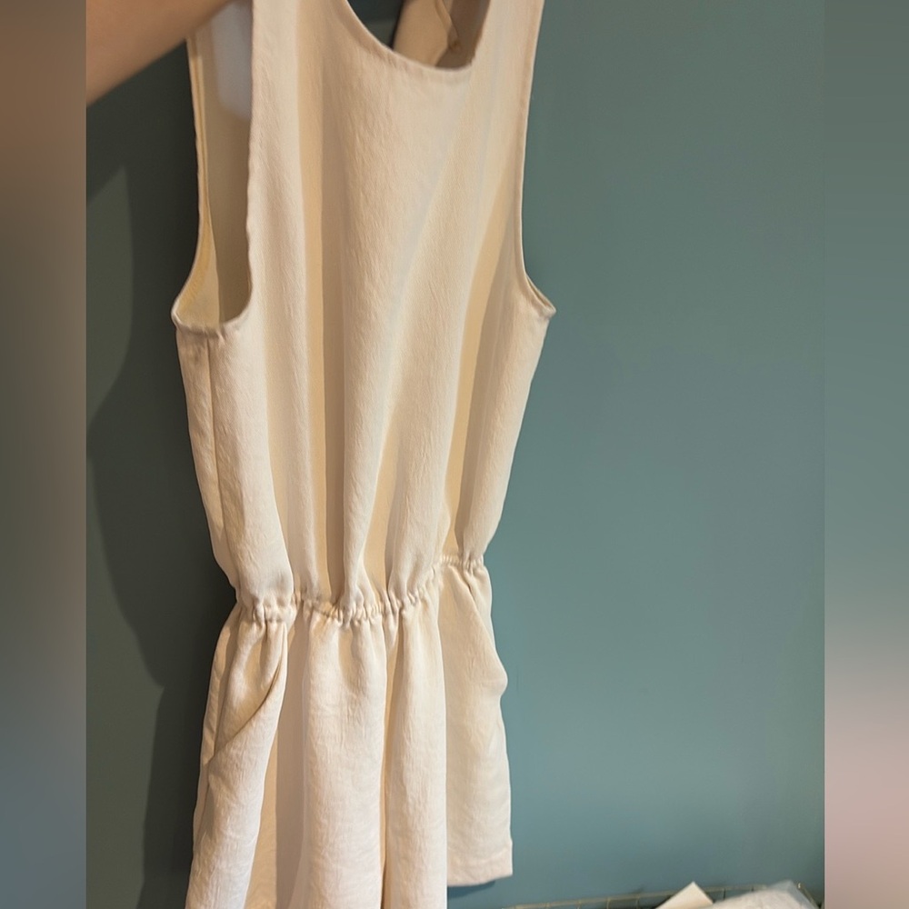 Elegant White Sleeveless Dress